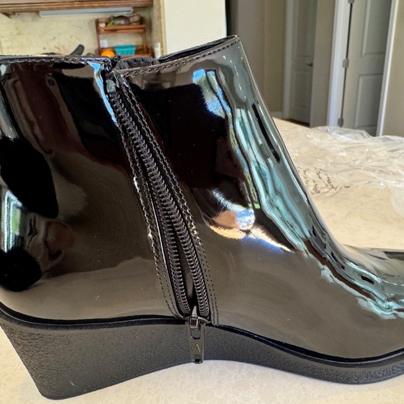 Aerosoles Black Patent Brandi Wedge Bootie, 6.5 Wide, New never worn - Picture 3 of 4